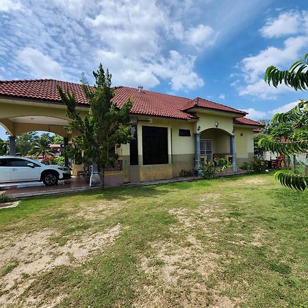 Mumnkidzzz Homestay At Kerteh Kampong Pengkalan Pangan Exterior photo