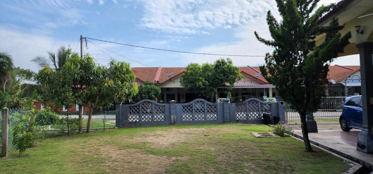 Mumnkidzzz Homestay At Kerteh Kampong Pengkalan Pangan Exterior photo