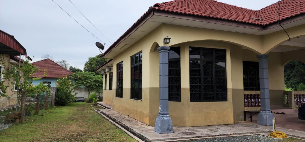 Mumnkidzzz Homestay At Kerteh Kampong Pengkalan Pangan Exterior photo