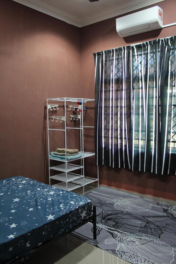 Mumnkidzzz Homestay At Kerteh Kampong Pengkalan Pangan Exterior photo