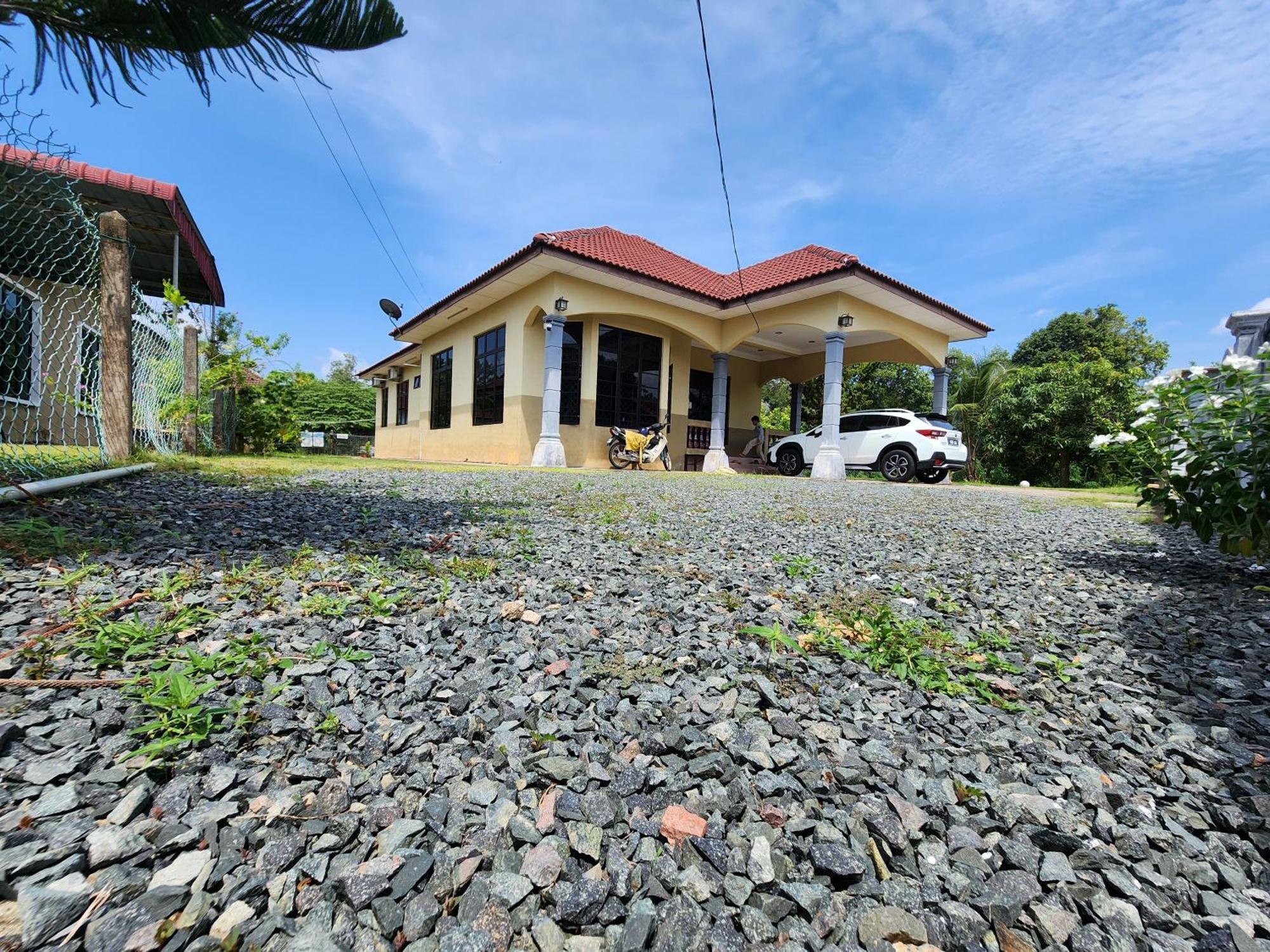 Mumnkidzzz Homestay At Kerteh Kampong Pengkalan Pangan Exterior photo