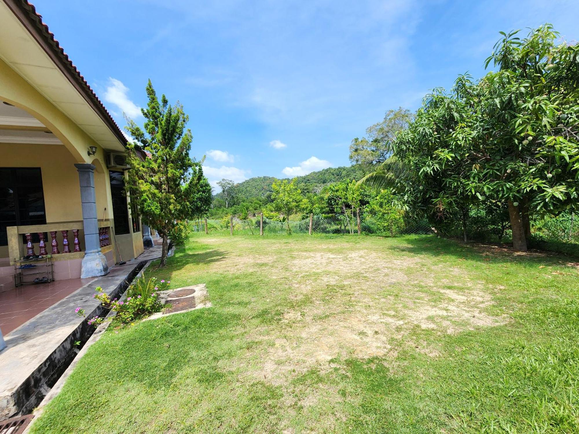 Mumnkidzzz Homestay At Kerteh Kampong Pengkalan Pangan Exterior photo