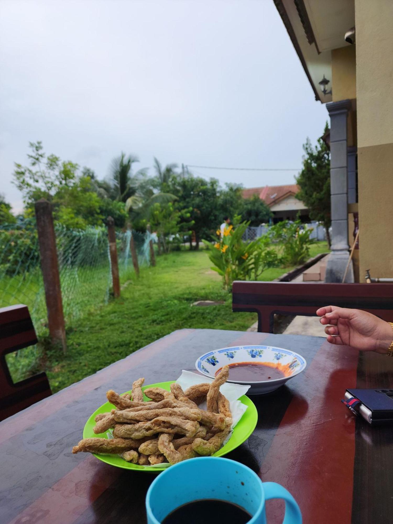 Mumnkidzzz Homestay At Kerteh Kampong Pengkalan Pangan Exterior photo